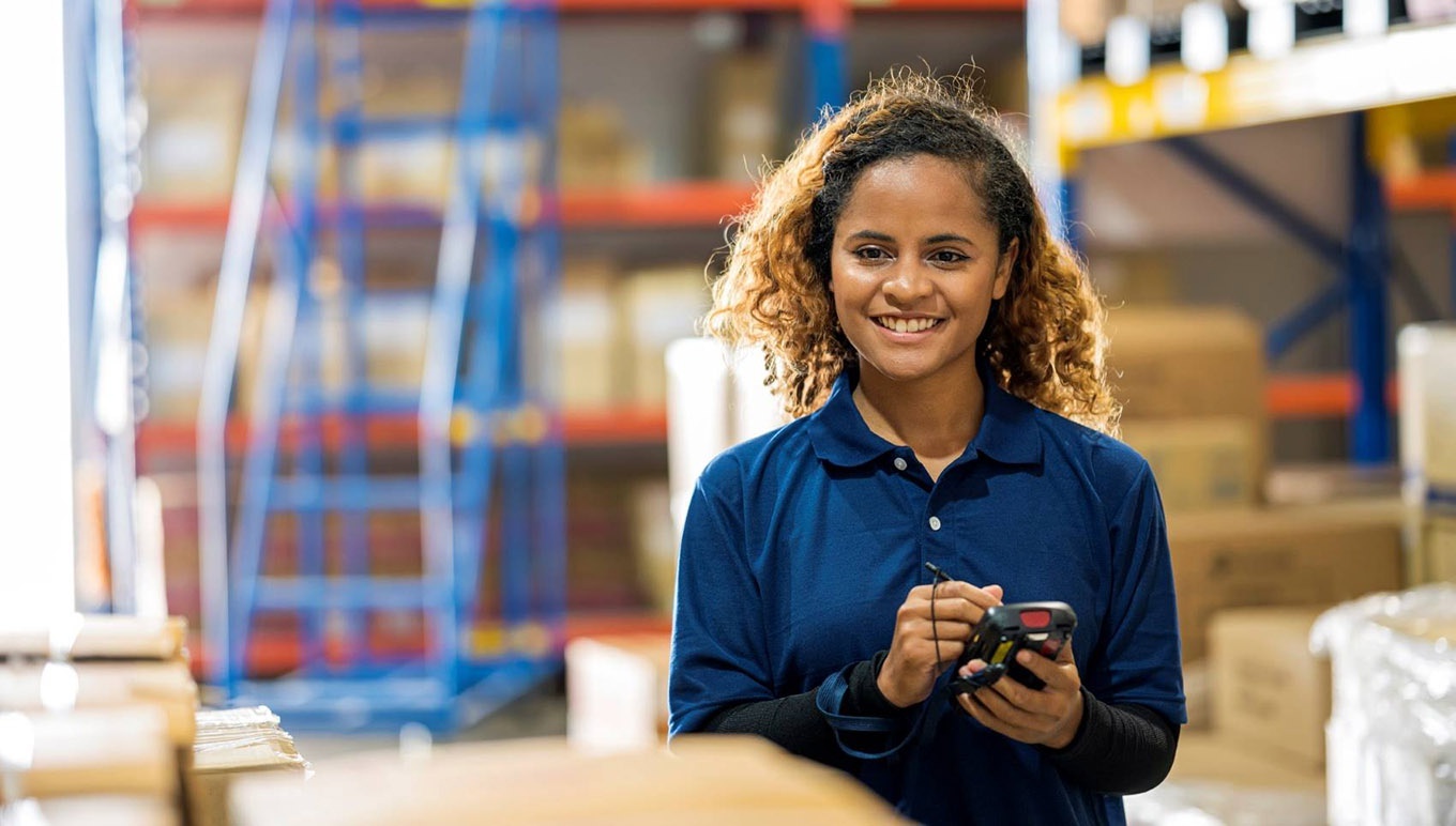 https://images.aptean.com/apteanmarketimages/1hpVchRWciSSRSbdxAcoXX/card-master-peak-season-warehouse-management-the-solution.jpg